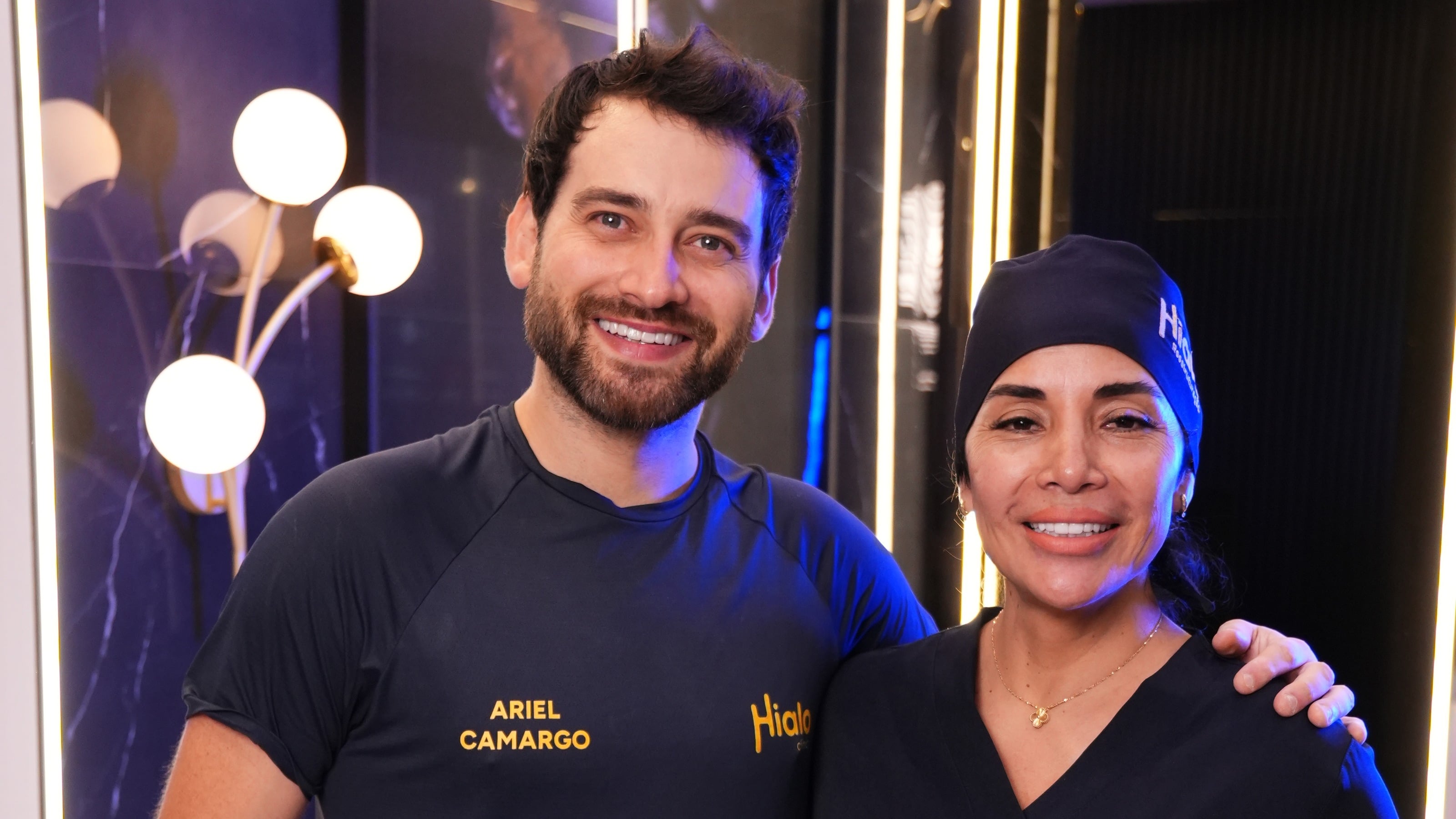 Dr. Ariel Camargo com uma aluna, no ambiente de formação